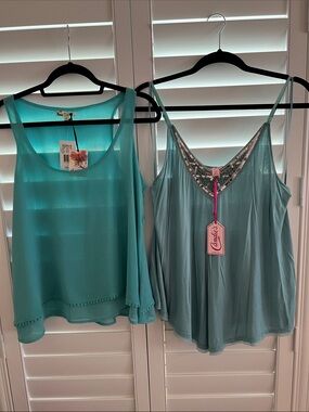 Bundle of 2 Tops